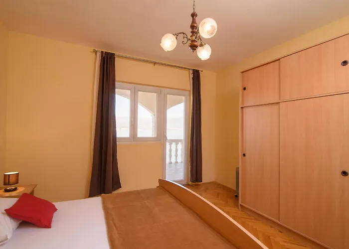 Appartement Karmen 2 *